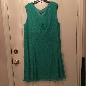 Plus Size Lace Dress Size 24 Sleeveless, V Neck.